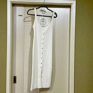 Brand new 2022 Zara Spring Collection Midi Dress